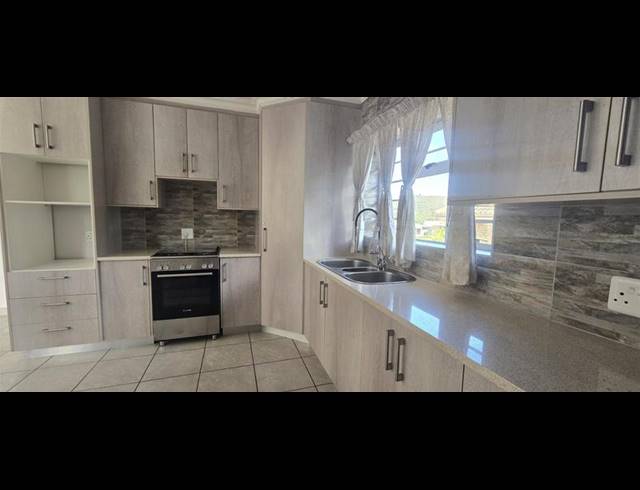 4 BEDROOM HOUSE FOR SALE IN HERSHAM